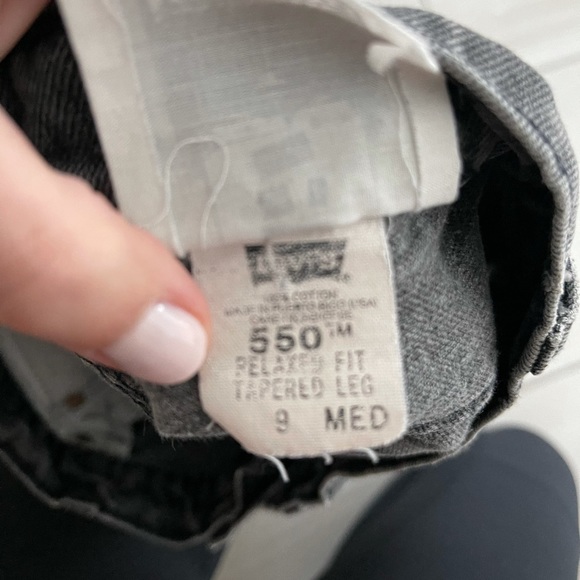 LEVIS DISTRESSED SHORTS - Picture 3 of 4